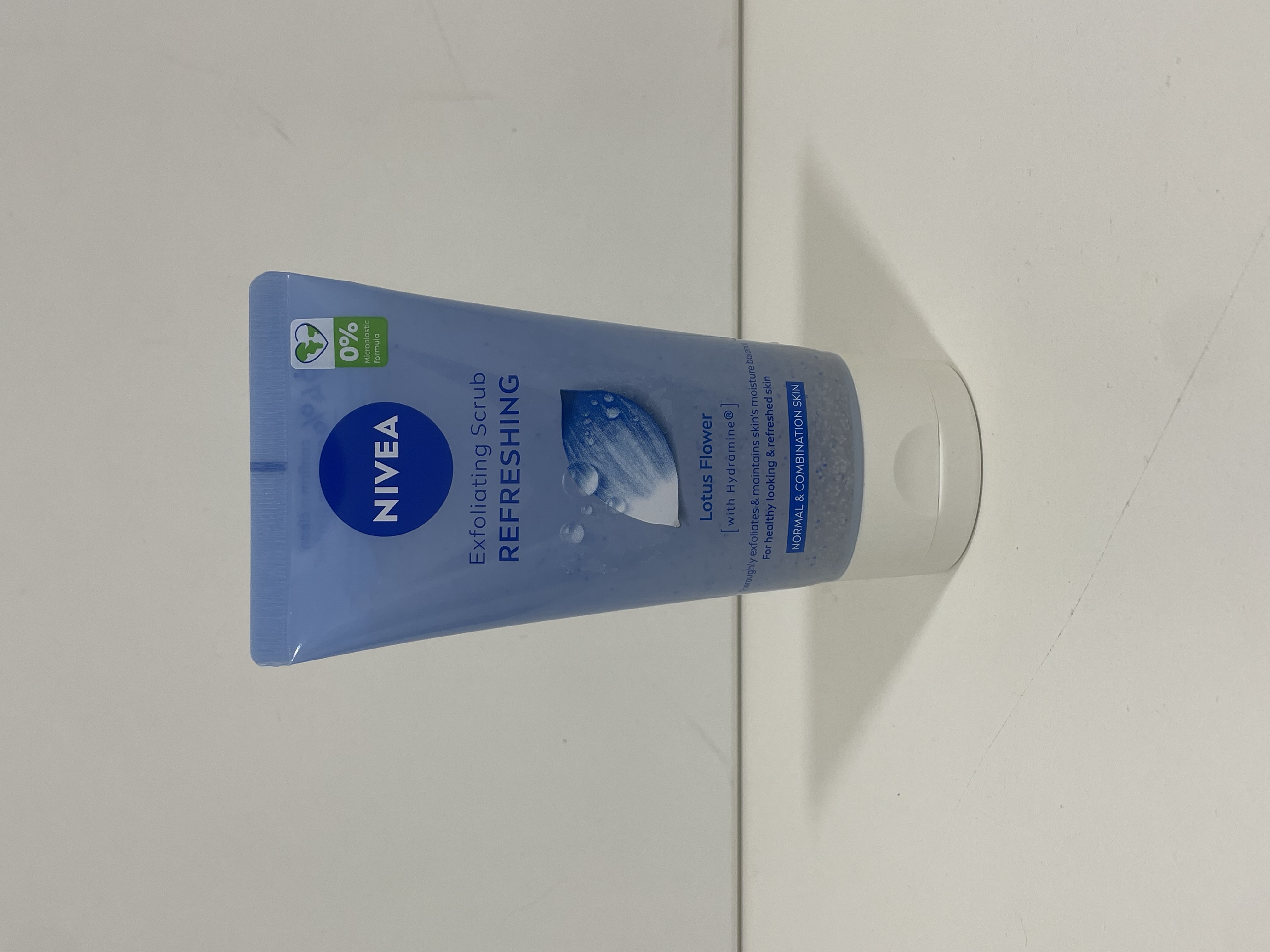 Nivea Refreshing Exfoliating Scrub. - 150ml